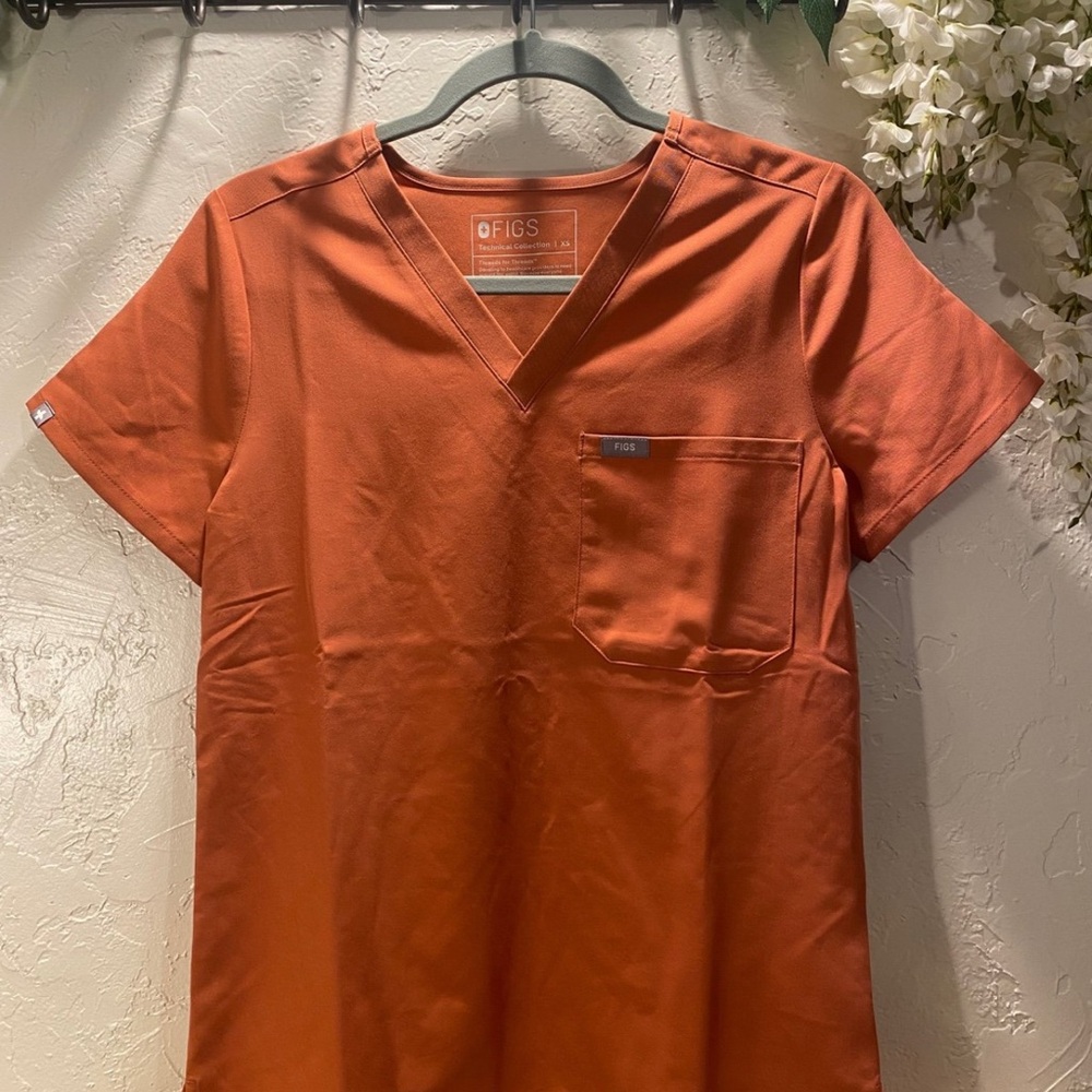 Figs V-Neck Terracotta Scrub set